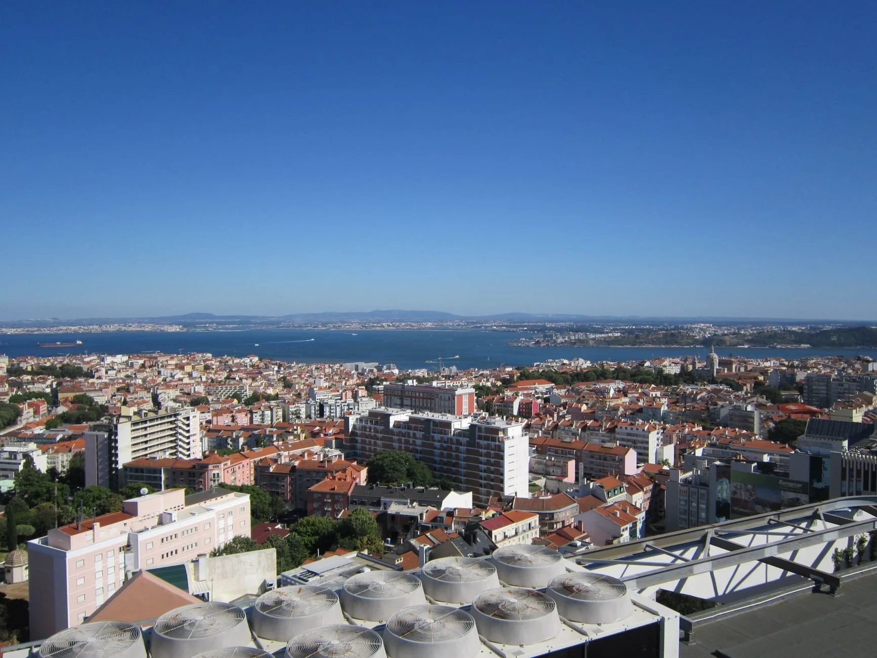 Desafios Energéticos na Europa: A Onda de Calor e Seus Impactos Econômicos