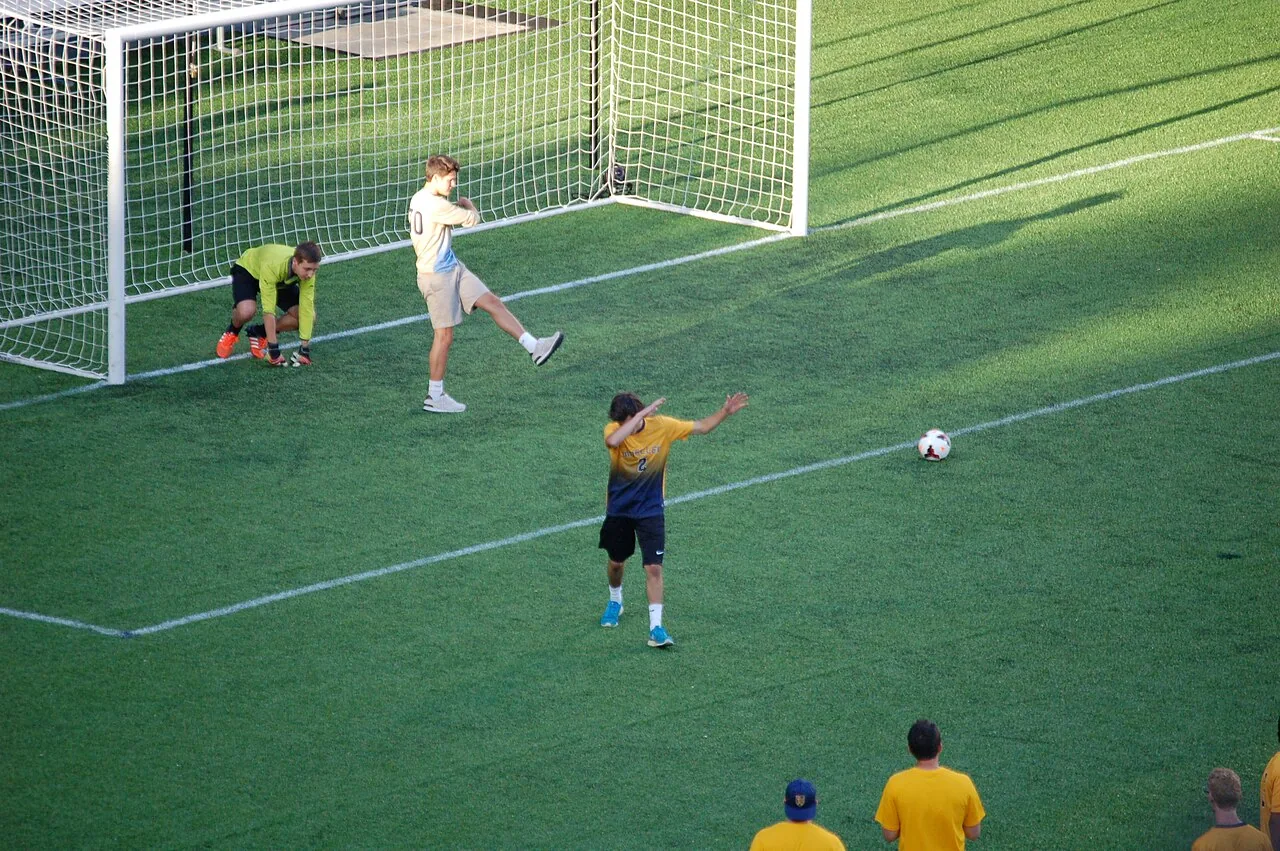 Cody Gakpo marca gol dias após a perda do filho não nascido