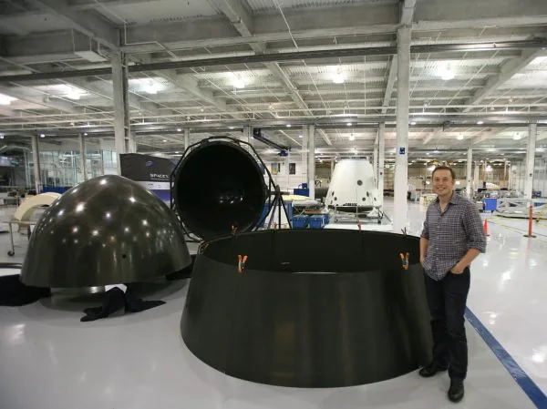 Elon Musk se torna o primeiro trilionário do mundo com estreia recorde da SpaceX na bolsa