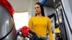 Preço do petróleo volta a níveis anteriores à guerra no Irã