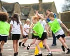 Inglaterra enfrenta crise na saúde mental infantil com mais de 1 milhão de referências