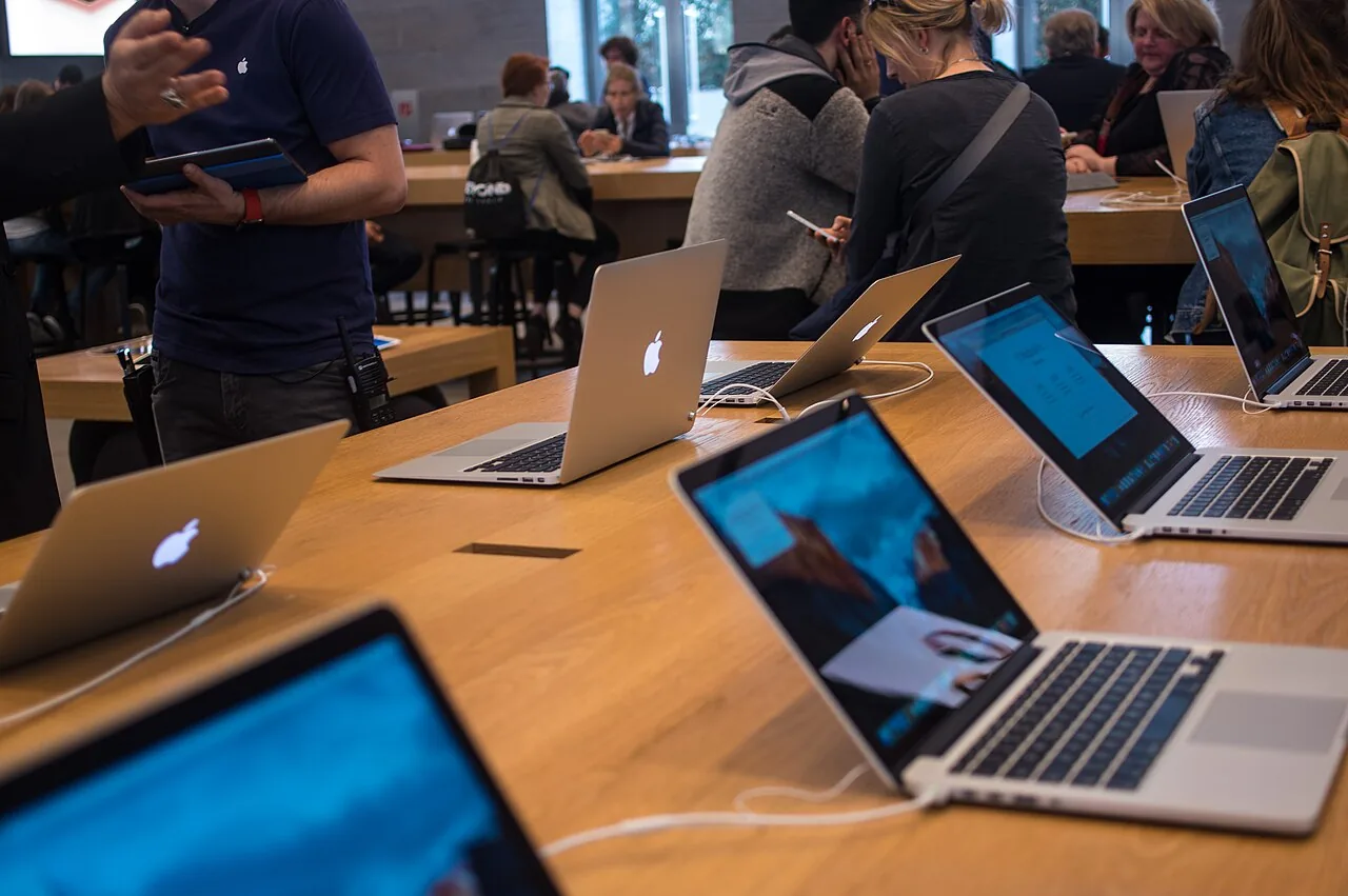 Apple aumenta preços de MacBooks e iPads em meio à crise de memória