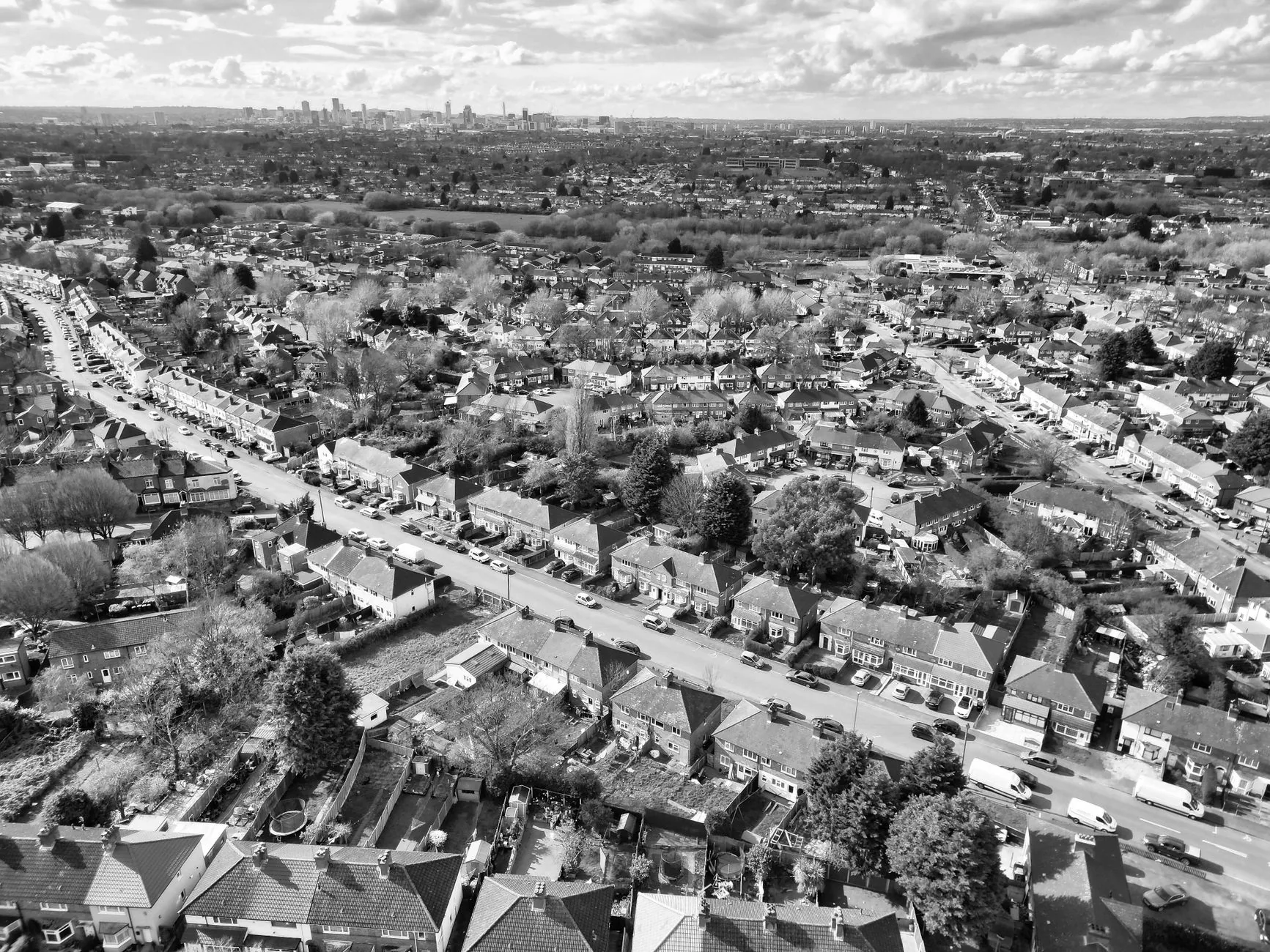 Desenvolvimento Habitacional em Birmingham Enfrenta Crise por Disputa de Custos
