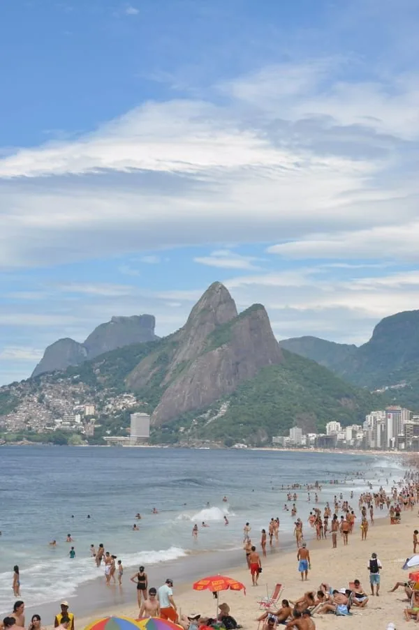 Brasil vence Escócia por 3 a 0 e garante classificação em primeiro lugar