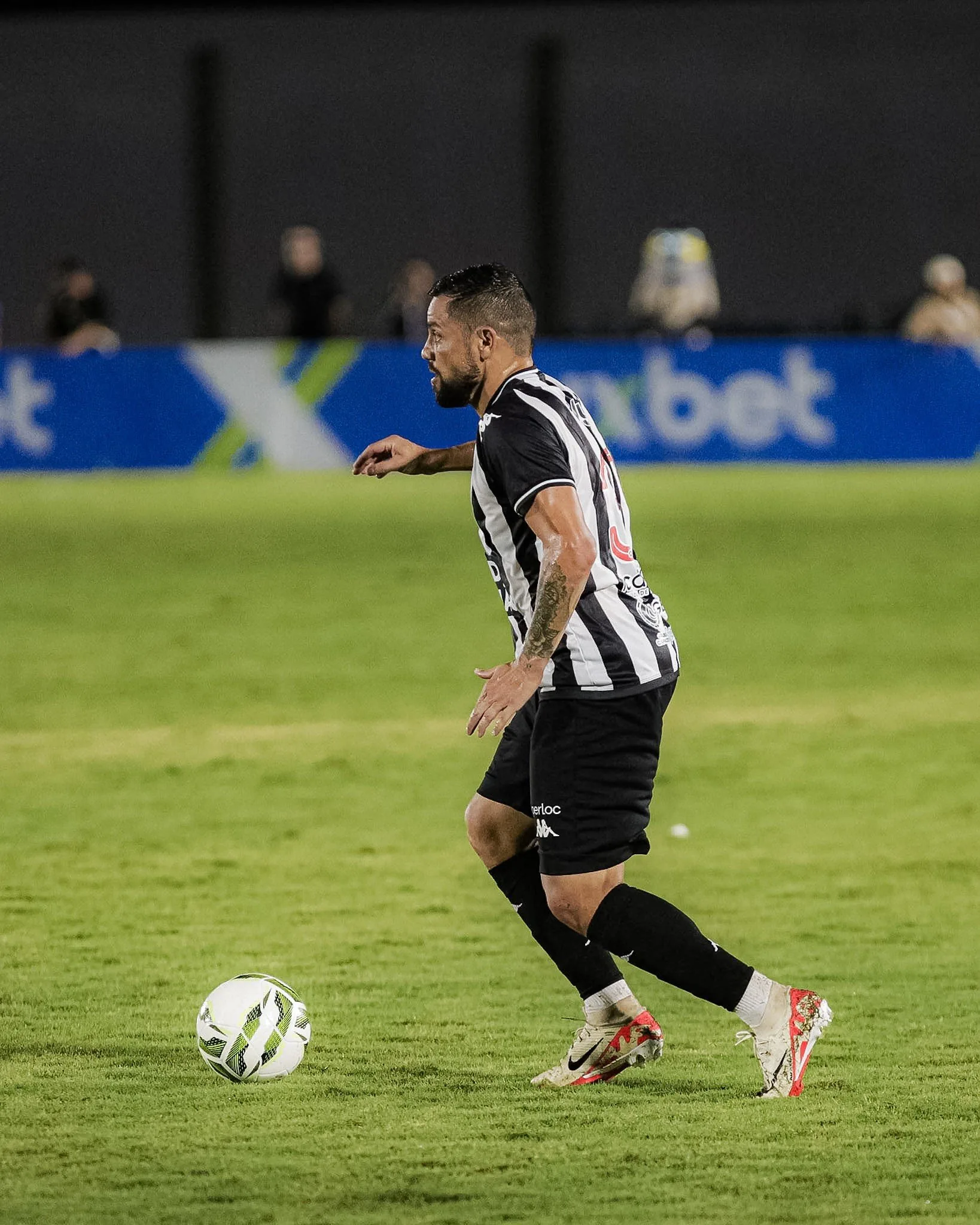 Felipe Azevêdo se aproxima de retorno e intensifica concorrência no ataque do Botafogo-PB