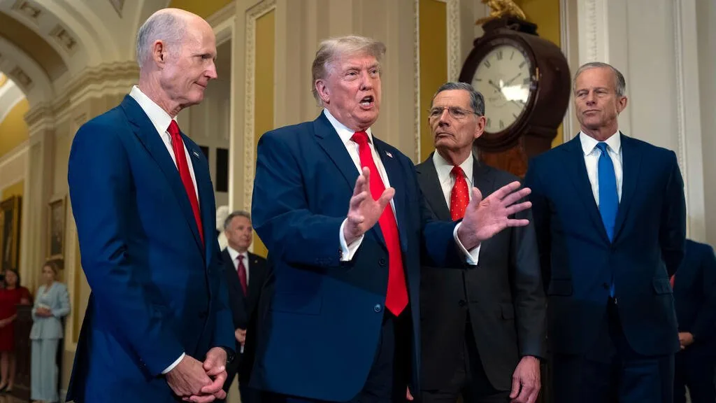 Trump pressiona republicanos ao adiar importante projeto de habitação por causa da reforma do voto