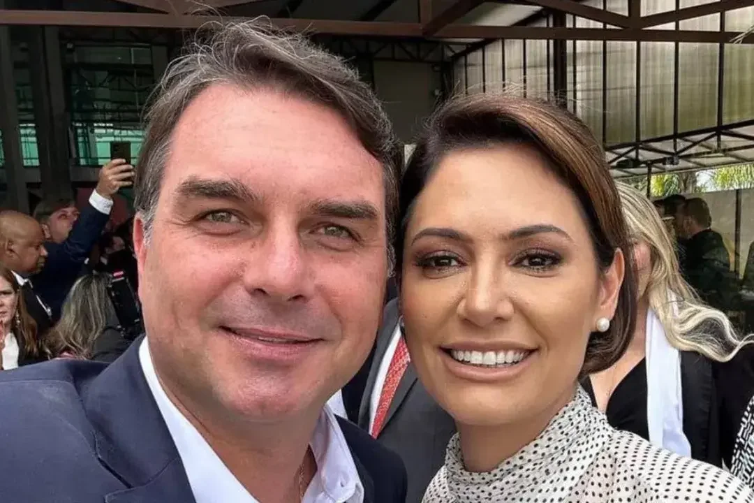 Flávio Bolsonaro enfrenta baixa aceitação entre eleitoras em meio a crise familiar