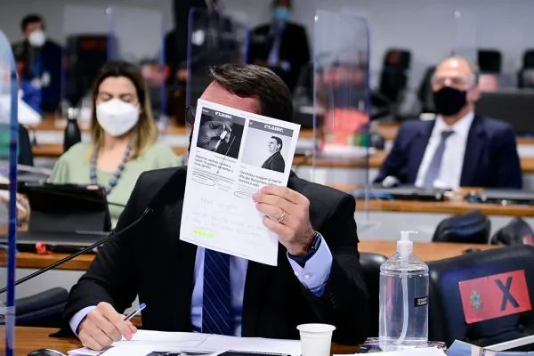 Ministro André Mendonça assume relatoria de investigação sobre Flávio Bolsonaro no caso 'Dark Horse'