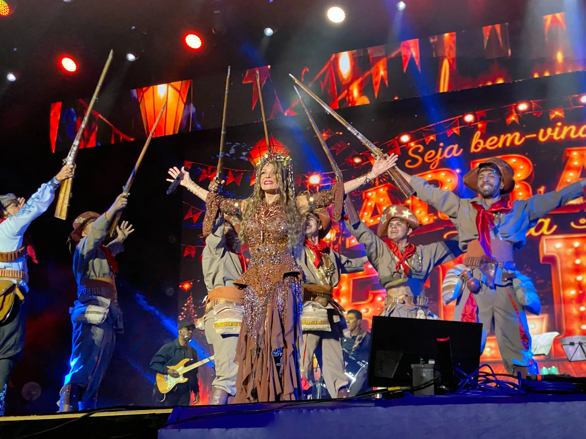 Fãs de Elba Ramalho se reúnem em Campina Grande para o São João: 'Esperei 35 anos'