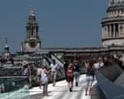 Inglaterra em Alerta Vermelho e França Enfrenta Tragédias em Meio à Onda de Calor