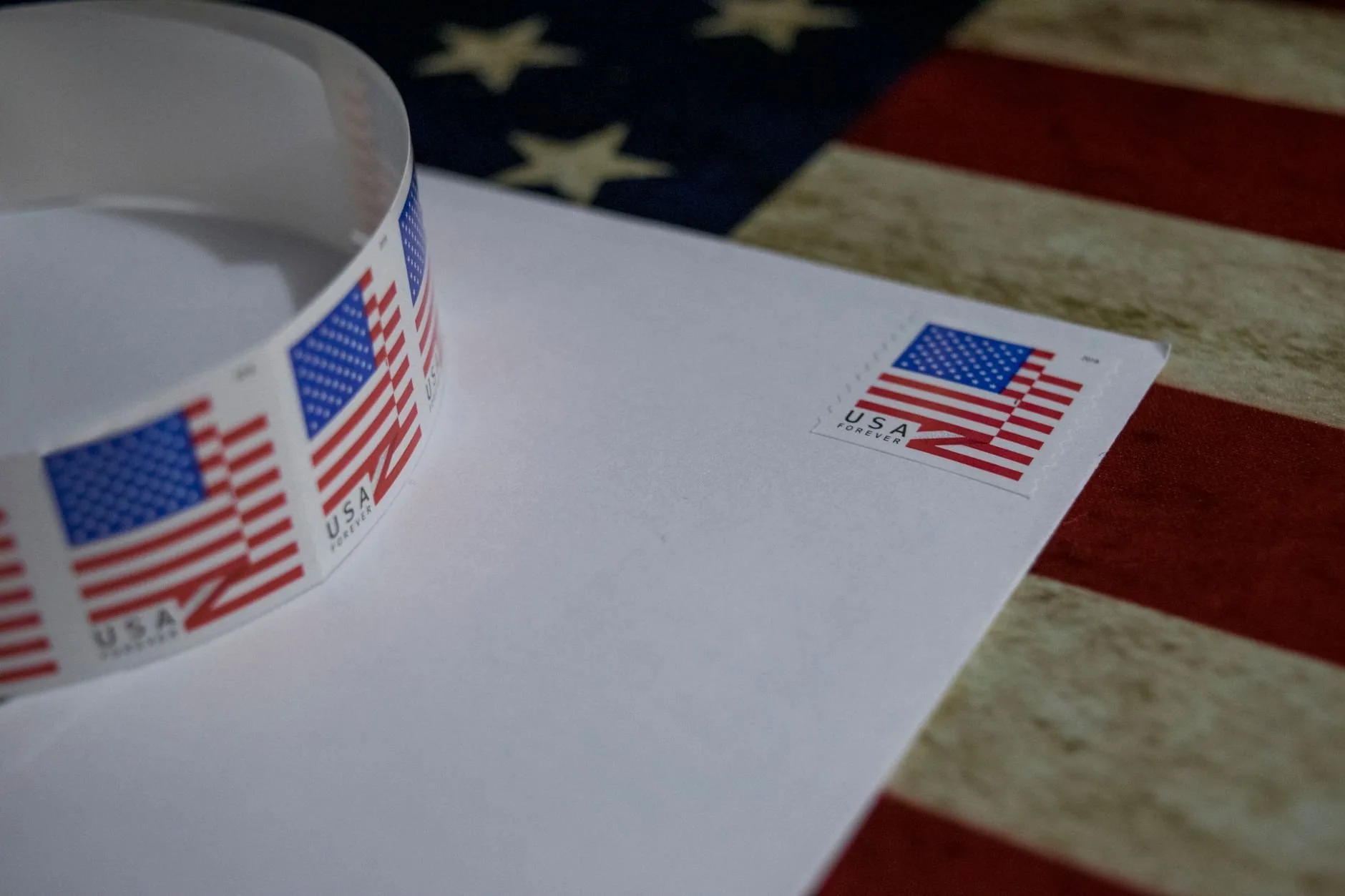 Serviço Postal dos EUA adia crise financeira, mas desafios permanecem