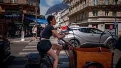 França alerta para riscos à saúde de jovens durante onda de calor na Europa