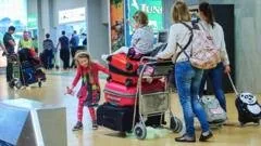 Ryanair muda política de assentos e não cobrará mais pais para sentarem ao lado de filhos