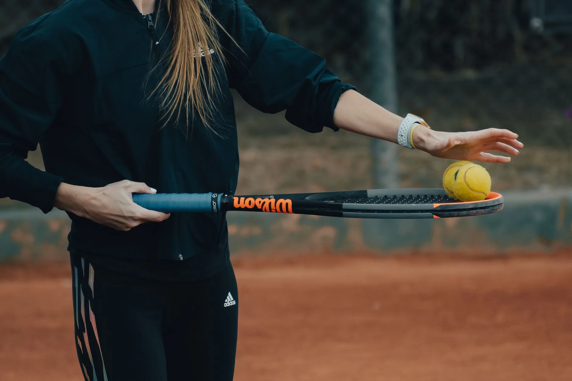 Raducanu interrompe treino e gera preocupações sobre sua condição física para Wimbledon