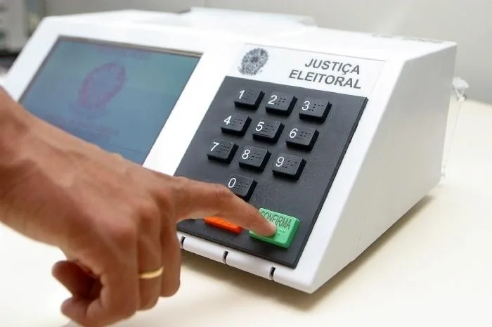 Quaest: Renato Casagrande lidera disputa pelo Senado no Espírito Santo