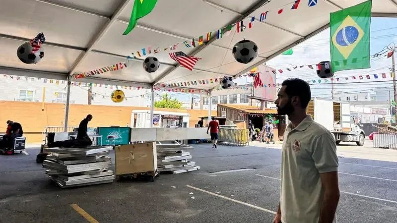 Bairro Ironbound celebra Copa do Mundo em meio a tensões de imigração