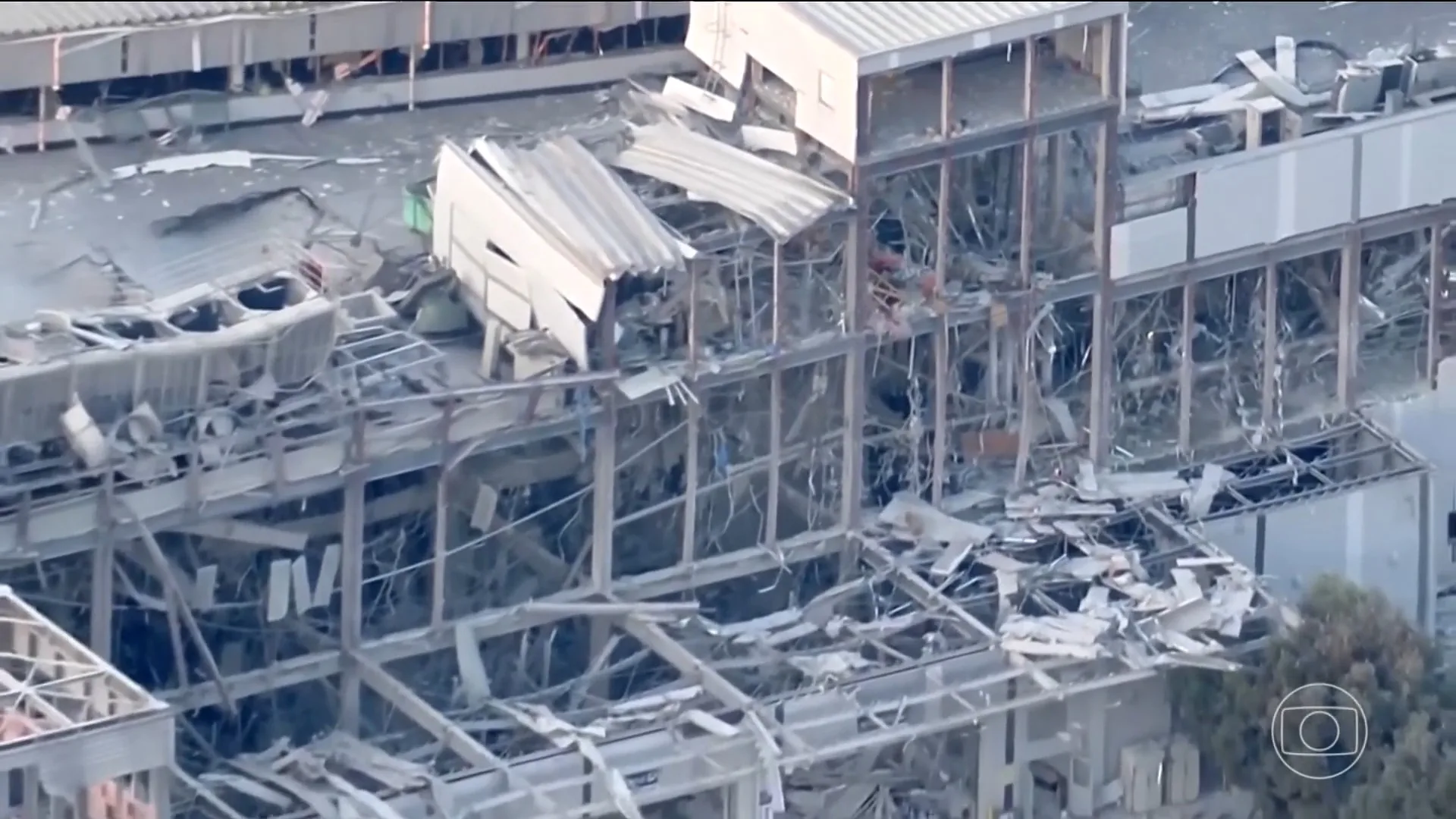 Terremoto de 7,1 no Japão causa desabamento de shopping e pânico entre clientes