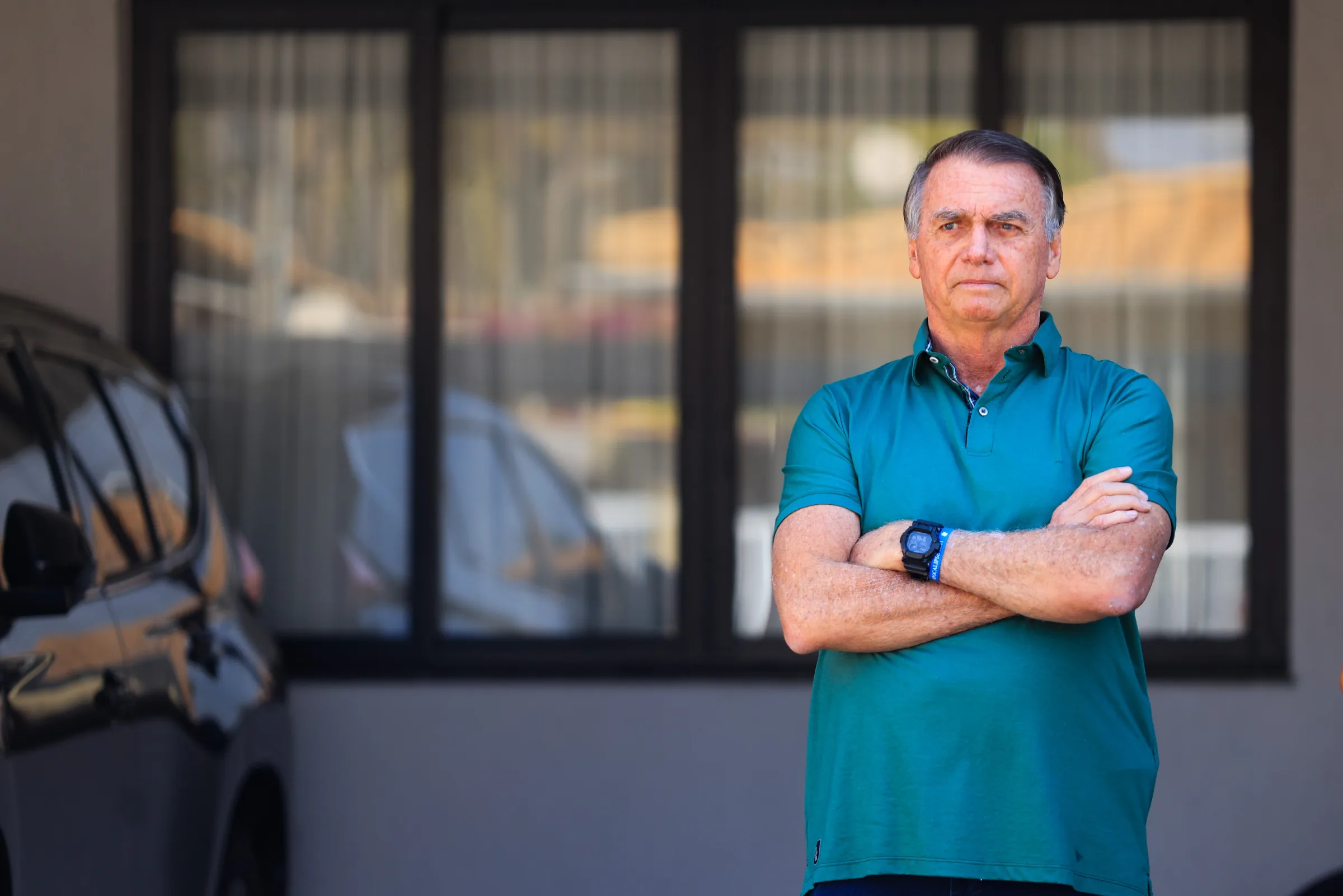 Moraes determina entrega de armas de Bolsonaro em 48 horas