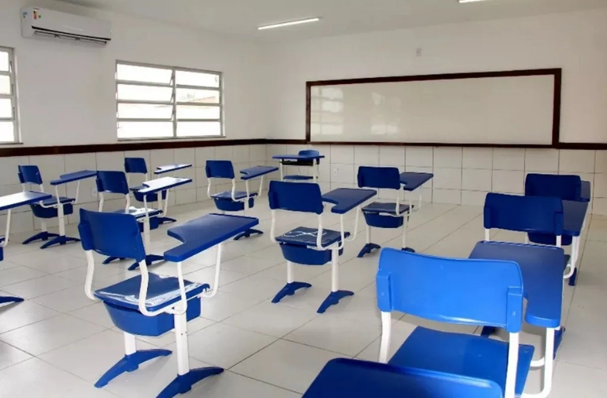 Justiça determina que INSS pague auxílio a professora que teve problemas na voz em MG