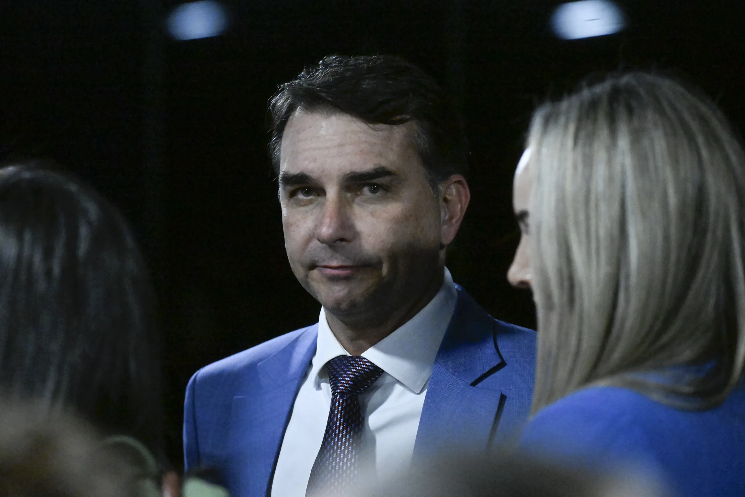 Desafios na pré-campanha de Flávio Bolsonaro geram insatisfação entre aliados