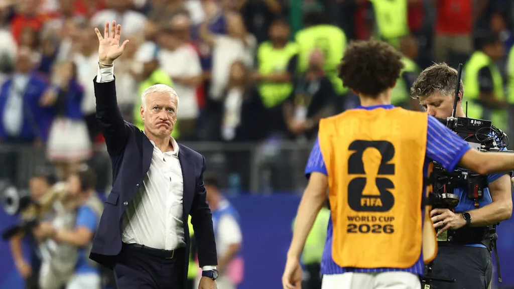 Deschamps afirma que França está 'devastada' após derrota e critica árbitro