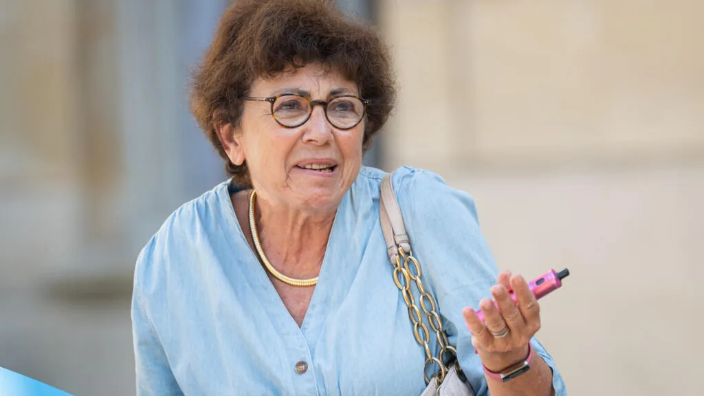French environment minister announces plan to resign over approved pesticide bill