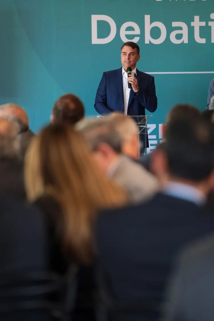 Flávio, as urnas e a sombra de 2022 - O Assunto #1767