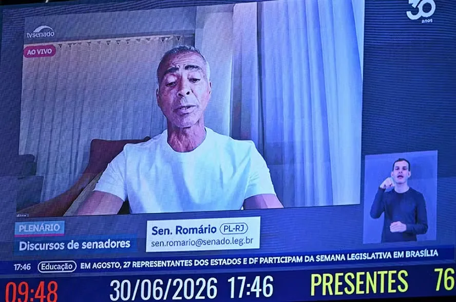 Romário diz que não receberá salário durante a Copa e promete devolver valores pagos