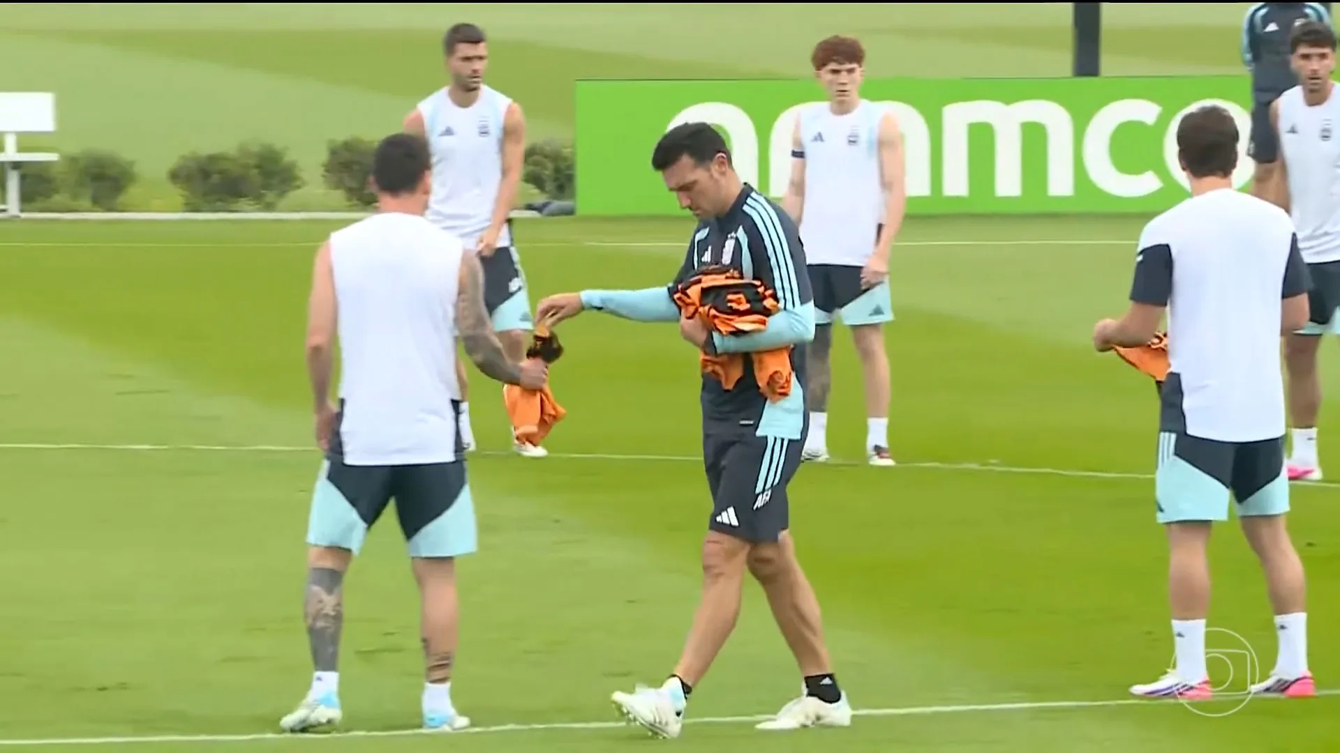 Argentina faz treino fechado antes da final, e Scaloni mantém mistério sobre a equipe