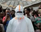 Conflito, cortes de ajuda e ataques a trabalhadores da saúde intensificam surto de Ebola na RDC