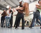 Estudo da Universidade de Oxford indica que aulas de salsa podem melhorar a saúde mental
