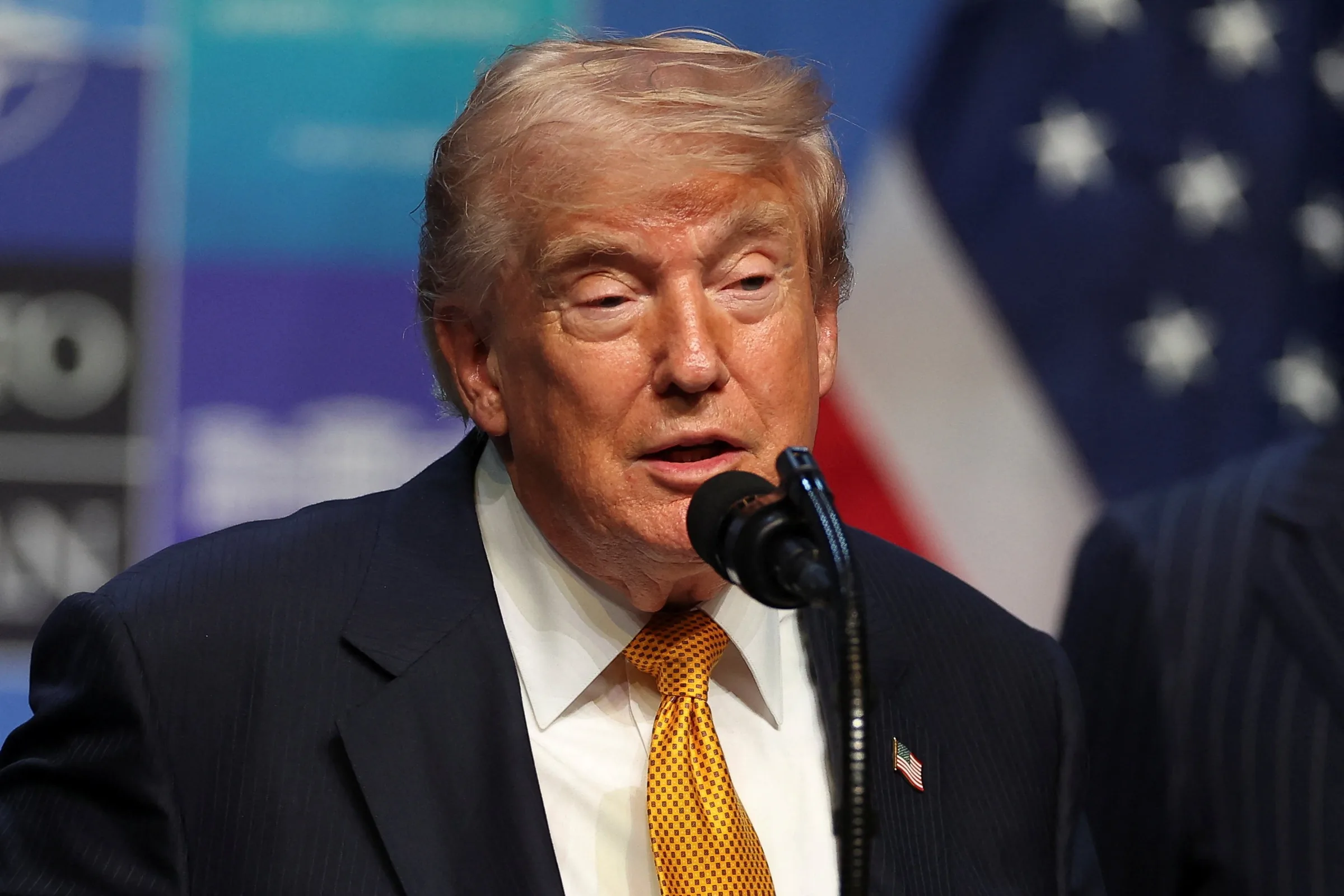Trump muda discurso após cúpula da Otan, destaca 'união'