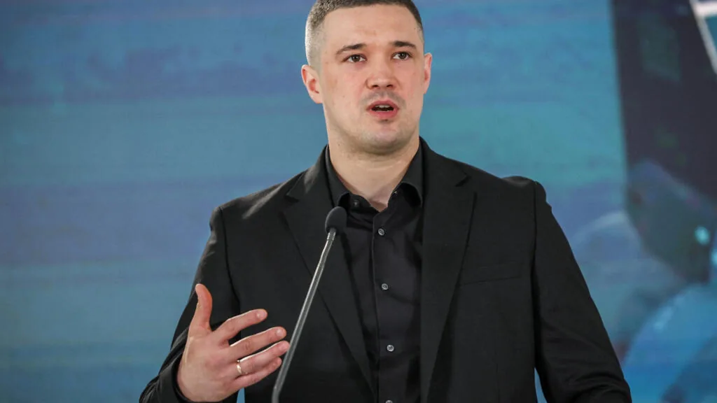 Ministro da Defesa da Ucrânia renuncia em reforma ministerial de Zelensky