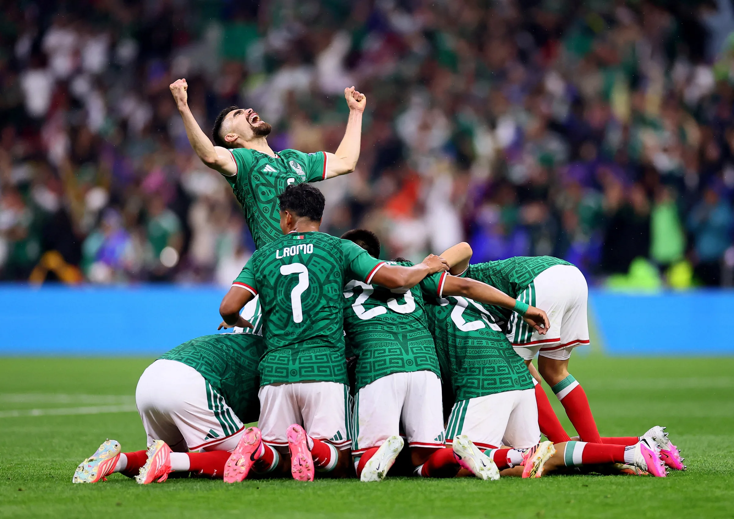 México encerra "maldição do jogo cinco" após 40 anos e garante mais um mata-mata no Azteca