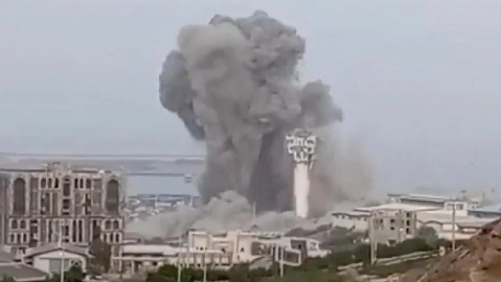 Middle East live: US launches fresh strikes on Iran as Hormuz remains paralysed