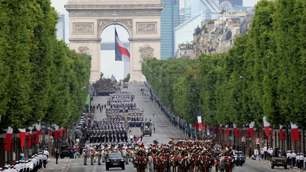 Desfile do Dia da Bastilha destaca apoio europeu à Ucrânia