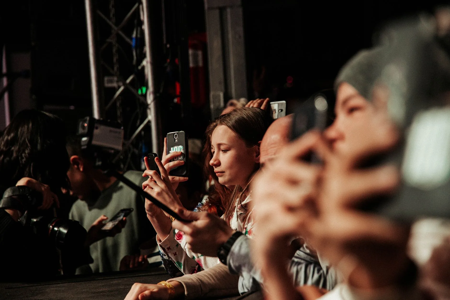 Entenda: O impacto das novas tecnologias e eventos sociais na sociedade contemporânea