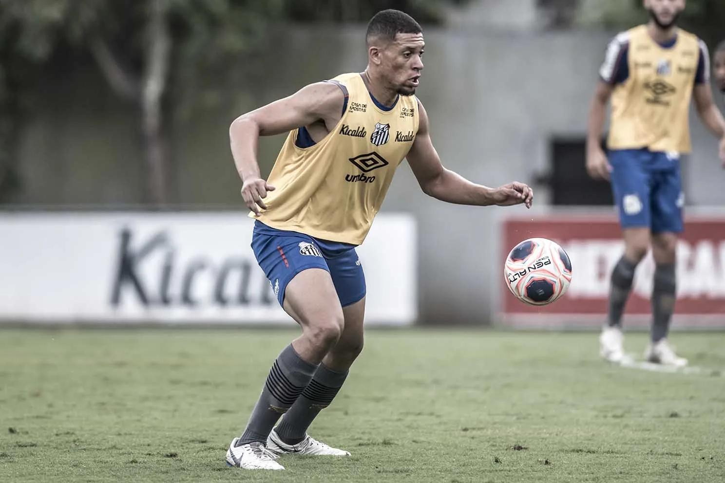 Ponte Preta anuncia novos jogadores em meio a crise financeira