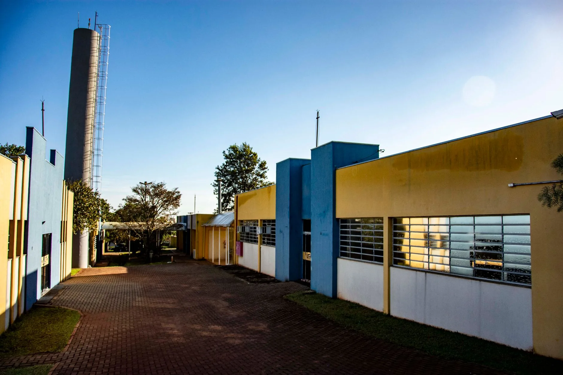 Análise: O Impacto das Dinâmicas Sociais na Educação Contemporânea