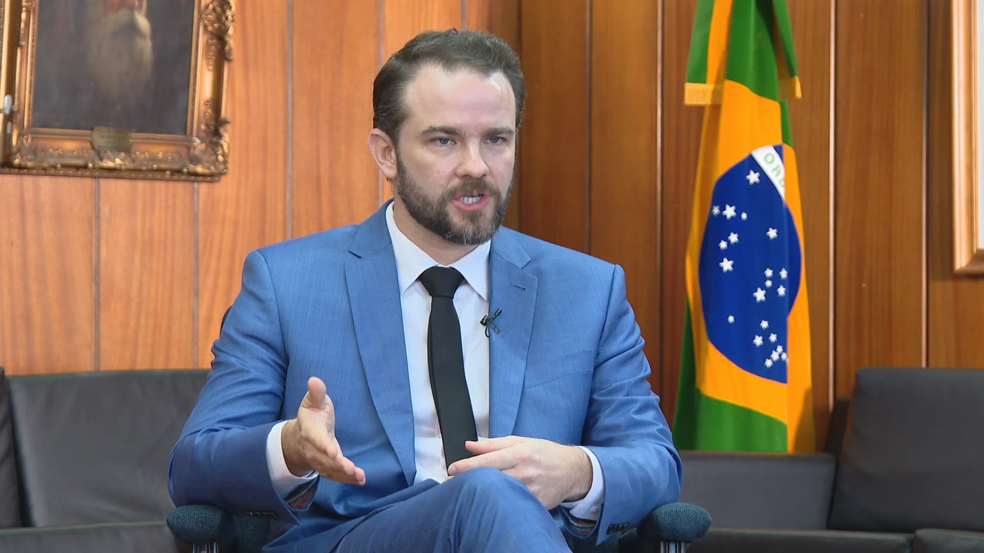 Ministro da Fazenda propõe aumento de tributos para os ricos e revisão de programas sociais