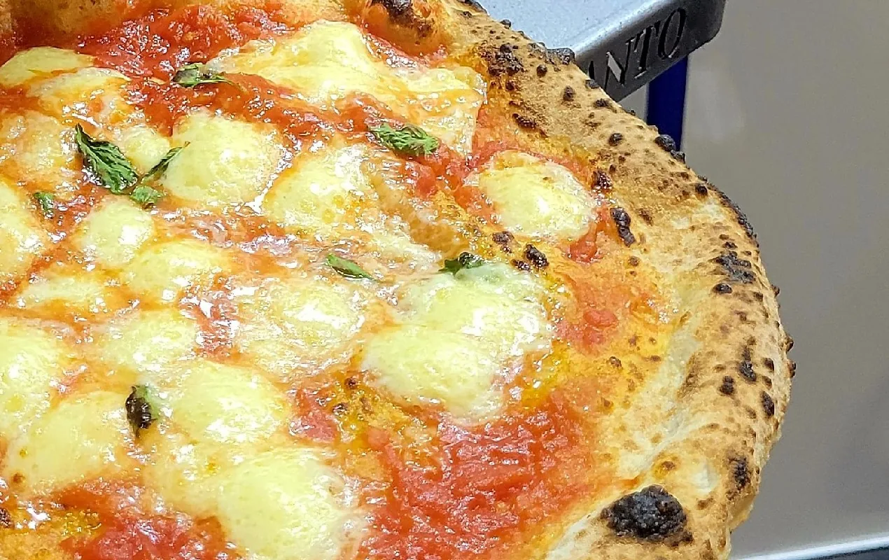 Roberto Maggi, italiano em Ribeirão Preto, critica ingredientes de pizza no Brasil