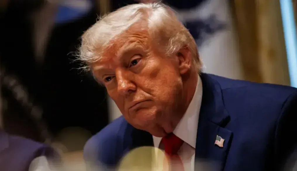 Trump afirma que EUA têm 'mil mísseis prontos' e ameaça Irã