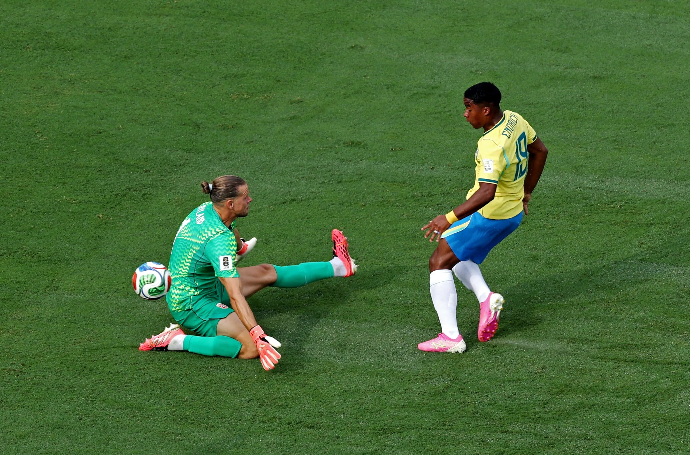 Goleiro norueguês Ørjan Nyland brilha contra o Brasil, mas está sem clube