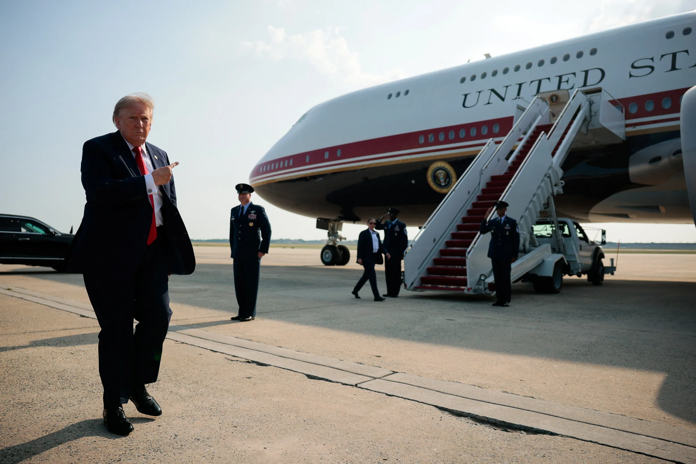 Governo Trump convoca jornalistas do NYT para depor sobre novo Air Force One