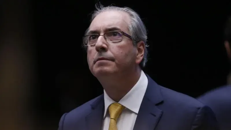 Flávio Dino determina bloqueio de R$ 6,1 milhões de Eduardo Cunha por suspeita de desvio de emendas