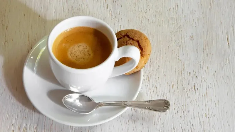 A trajetória do café: de vilão a aliado em livros de autoajuda