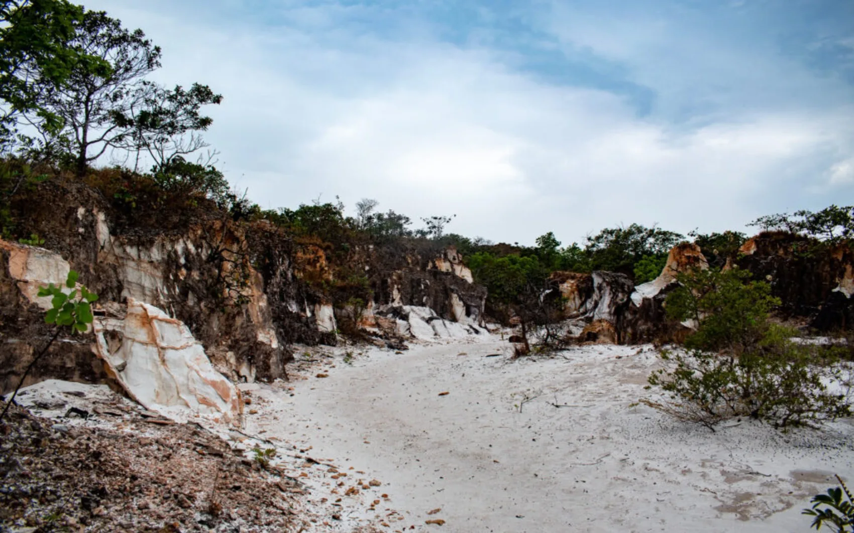 ‘Praia sem mar’ no alto de serra impressiona em Goiás; vídeo