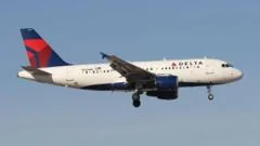 Avião da Delta é atingido por fogos de artifício durante pouso em Chicago