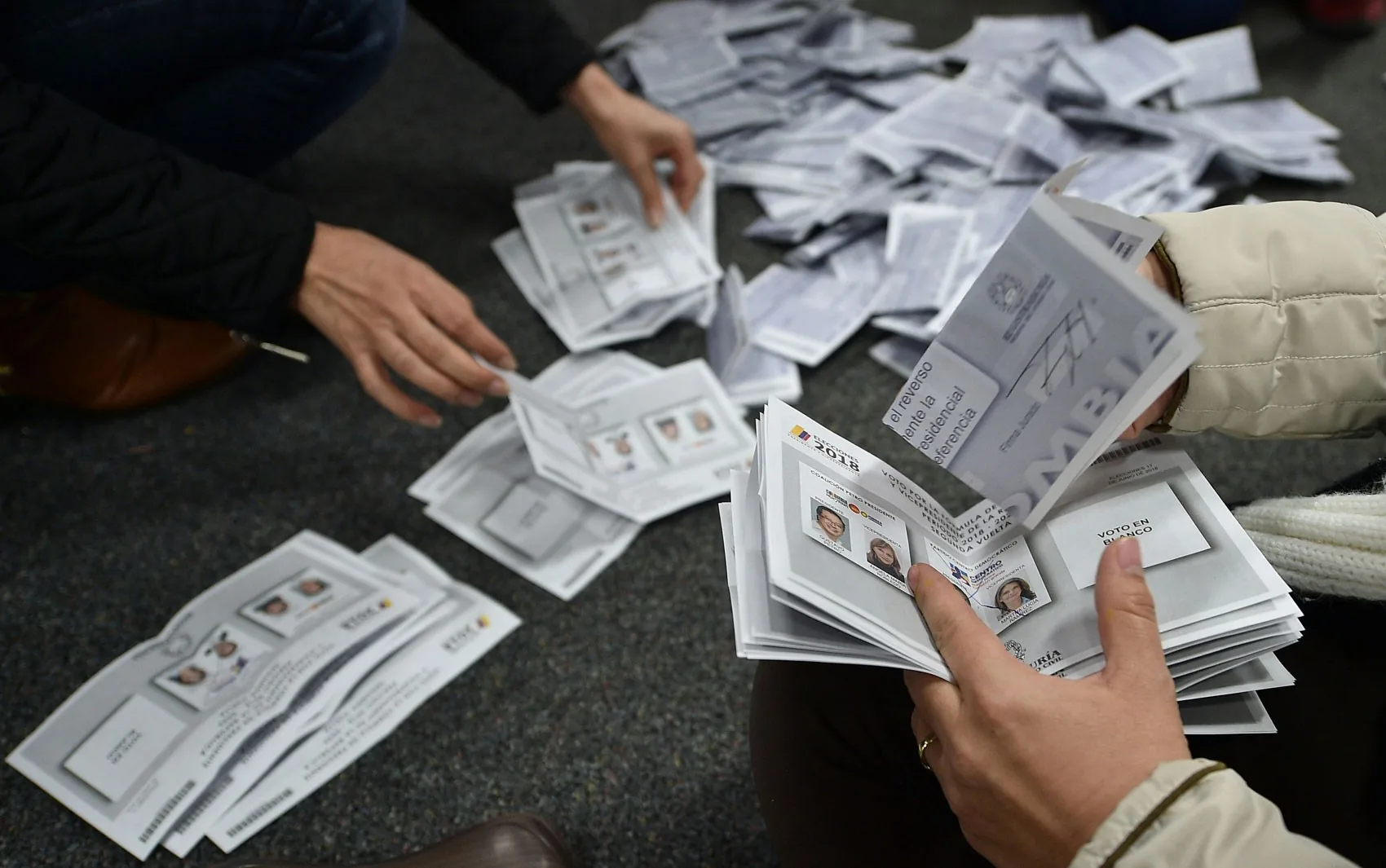 Candidatos governistas têm desempenho fraco em eleições sul-americanas