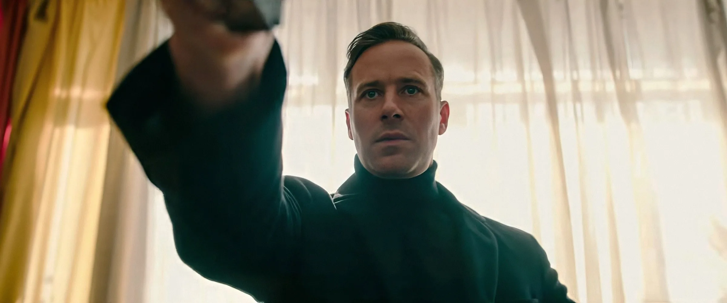 Filme de Armie Hammer é aplaudido por extremistas de direita